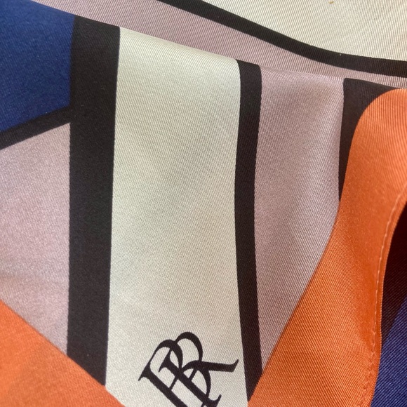 Banana Republic vintage silk scarf - Picture 5 of 11